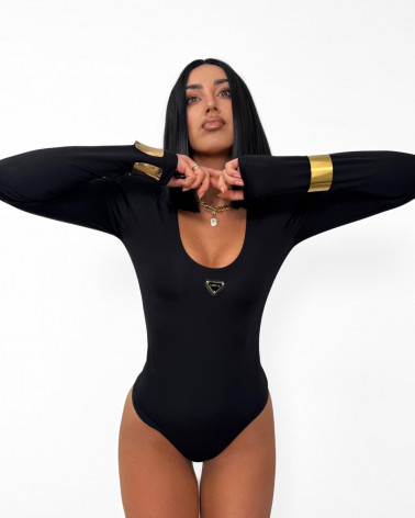 CZARNE BODY Z TRÓJKĄTNYM LOGO LA MILLA