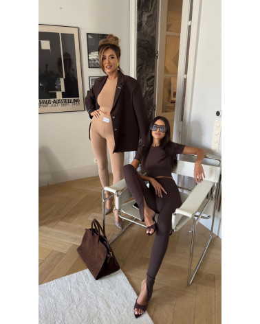 CZEKOLADOWY SET BELLUCI LEGGINSY Z ROZCIĘCIEM PLUS TOP